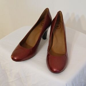 Elegant Red Women's Pumps